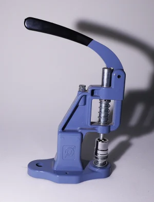 Կոճակ ամրացնող գործիք